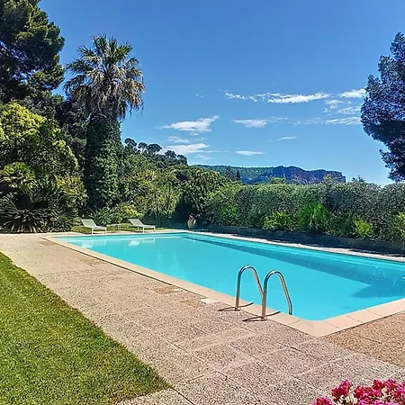 Сasa de vacaciones House Surrounded By Nature With Pool In *