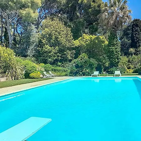 House Surrounded By Nature With Pool In *
