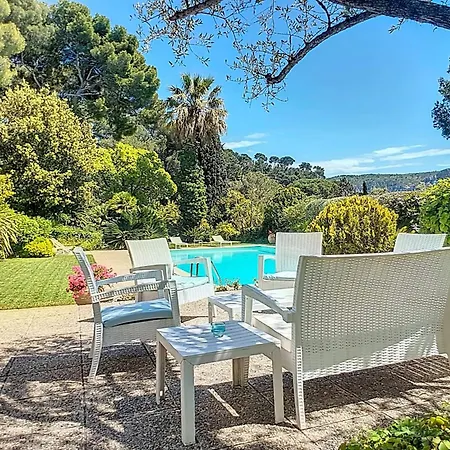 House Surrounded By Nature With Pool In Holiday home Cassis